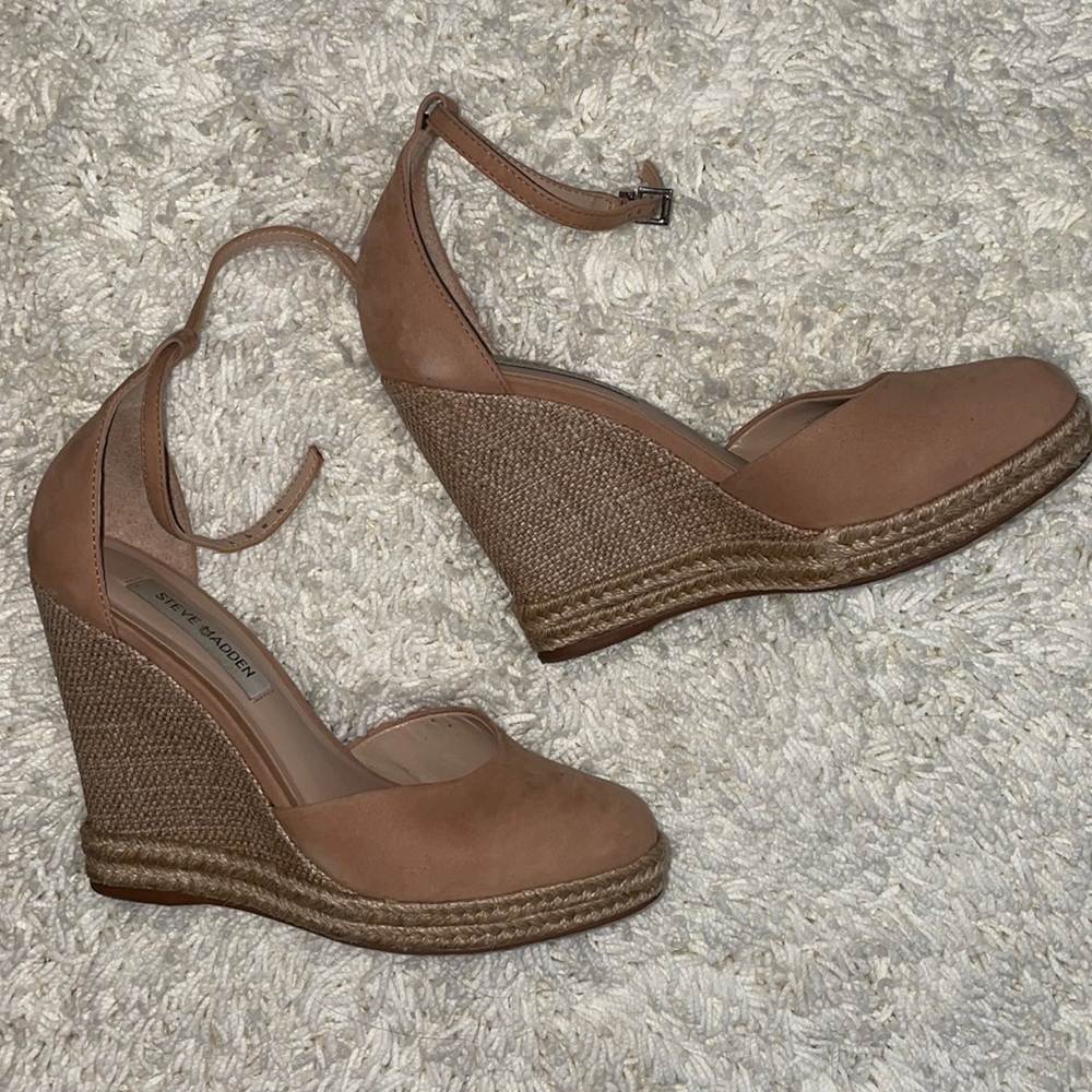 Steve Madden tan wedges